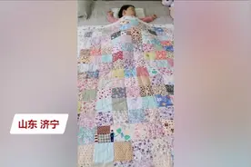 外孙女早产一个月，姥姥连夜缝制“百家被”，网友：一辈子的收藏图片