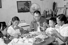 直击八九十年代的中国土豪的真实生活，比你想象中要好的多图片