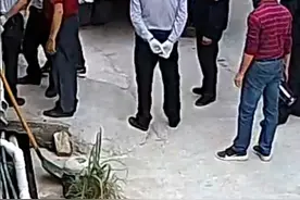 兄弟二人争夺香港叔叔钱财反目成仇大打出手把叔叔最后赶回香港图片