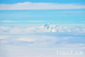 震撼：万米高空看雪山图片