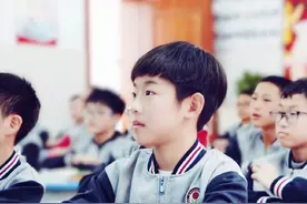 “吉他神童”谢豪：3岁随父学琴，7岁上央视屡获大奖，为何如此牛图片