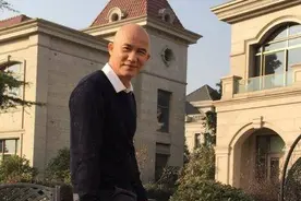 TVB“御用奸角”李子雄，娶小23岁娇妻，59岁再得一子图片