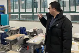 明天杭州中小学教室都会开空调，有学校通知路远的学生明早可推迟到校！今晚很多学校已备好干草垛、铲雪工具图片