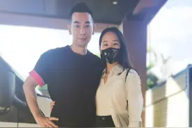 赵文卓13岁长女回国度假，与家人合照长腿抢镜，张丹露感叹又高了图片
