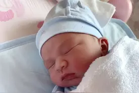 在疫期间出生的混血宝宝，看武汉单身奶爸艰难而暖心的带娃历程图片