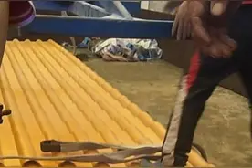 森颢金黄色树脂瓦，与众不同，筑起您的农村别墅梦！图片