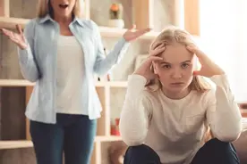 孩子爱顶嘴，多半是父母不合格，李玫瑾：这3句话让孩子不敢顶嘴图片