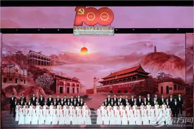 上海这台晚会演绎“光辉的旗帜”图片