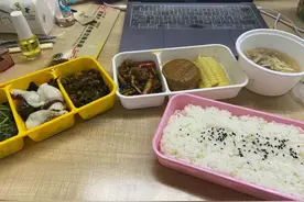 今天中午点了份丽华快餐，38块，完胜68块的听松楼！还算丰盛吧！图片