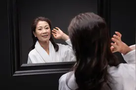 50岁女人与29岁男人相恋，婚后真的不会幸福吗？她说出了真心话图片