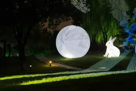 世界花卉大观园国潮夜游节，光影秘境撩起夜色欢乐氛围图片