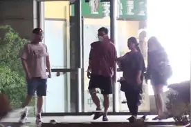 霍思燕一家外出聚餐，女儿正面照意外曝光，二胎已经这么大了？图片