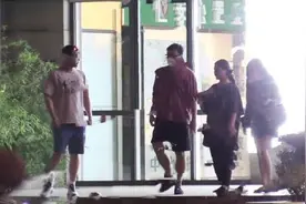 霍思燕一家外出聚餐，女儿正面照意外曝光，二胎已经这么大了？图片