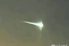 地球的“保护者”现身？2013年将坠落的陨石，是被谁击碎的？图片