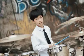 南阳小歌手雷冉父亲节推出原创新歌《老爸》——“爱唱歌的孩子长大了”图片