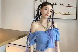 从明星沦落到网红，抛弃顶配老公的李小璐，真的要踢馆“浪姐”？图片
