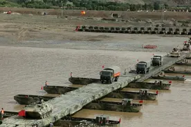 中国舟桥部队有多强？26分钟即可架设千米铁桥，可供重装部队通行图片