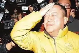 曾志伟被杨受成暴打，邓光荣怒斥“活该”，两人究竟有何恩怨？图片