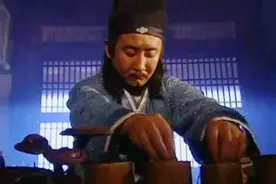 倚天屠龙记：混江湖，武功差是什么体验？胡青牛告诉你图片