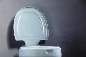 肛肠科医生自述：被溅一身脓血很正常，经常浑身的大便味图片