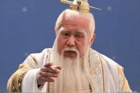 故事：神仙送男子圣水，叮嘱他雨天别出门，次日下大雨，门外传来呼救声图片