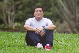 23岁新加坡富豪财富诅咒，4年内父母弟弟离奇身亡，独得百亿家产图片