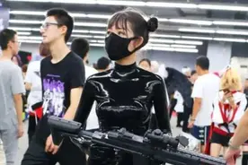 胶衣Cos虽美，很多人不愿尝试，除鼓包外，这些缺点也很明显图片
