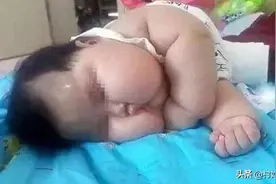 6个月宝宝体重30斤，妈妈发朋友圈炫耀，网友：瞎高兴图片