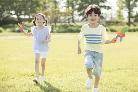 孩子考99.5分被骂出"癔症"："天梯"式父母是怎样毁掉孩子的图片