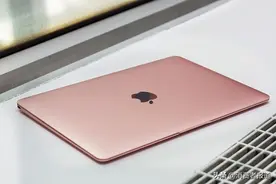 苹果MacBook质量问题频发：多人投诉屏幕重影闪屏，维修要花近4000元图片