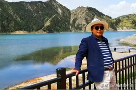 独库公路边的大小龙池，正如：一池龙水映天山，二碧绿潭耀龙池图片