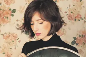 人类高质量歌手！自己制作乐器，自敲自唱，超仙超带感图片