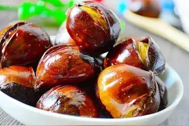 才知道，原来这才是水煮板栗的正确做法！比糖炒栗子还香，收藏了图片