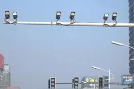 注意！乌鲁木齐启用12处电子警察抓拍图片
