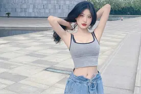 初夏“阔腿裤”要这样搭配才完美，露脐上衣炫腹衬托，吸睛又时髦图片