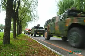 临危不乱！带你走进第78集团军某旅实战化机动演练现场图片