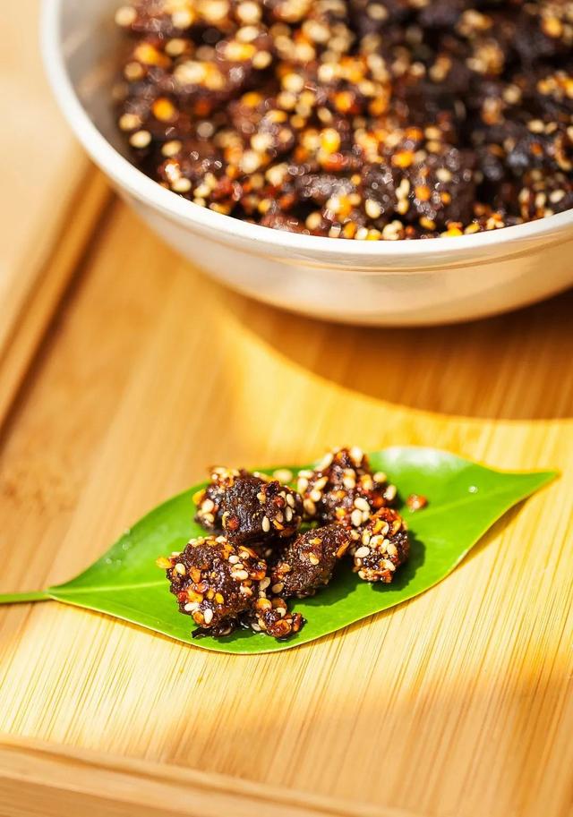 跷脚牛肉：乐山人的市井和江湖