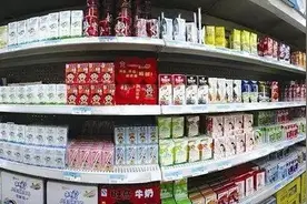 没有这三个字的就是“假牛奶”，妈妈们要会辨别，别给孩子喝错了图片