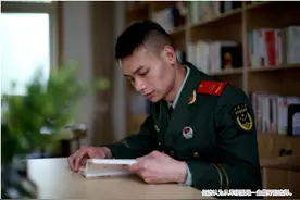 跨越时空的并肩而立图片