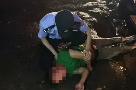 三人在KTV大打出手, 其中一人突然倒地抽搐, 接下来的一幕让人动容图片