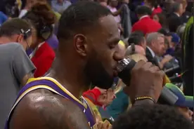 NBA球星都怎么喝水？詹姆斯用保温杯养生，伊巴卡直接拎一大桶喝图片