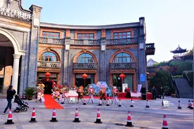 镇江鼎匠私人定制服装举行盛大开业庆典图片