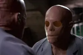 研发天才获得隐形能力，女同事和女邻居全都遭殃图片