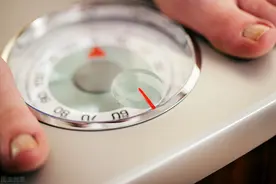 早上称体重为什么会变轻？什么时候称体重更准确？图片
