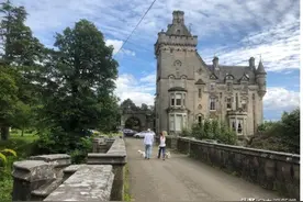 来自英国“狗狗自杀桥”的神秘力量：600多只狗从这里无故跳桥图片