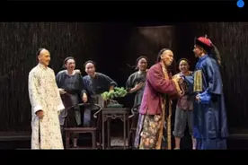 左宗棠见胡雪岩，不寒喧也不让座：“听说你是个商人，很阔吗？”图片