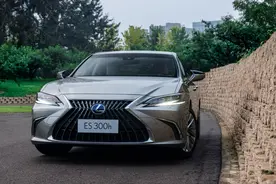 不懂车的买奔驰，半懂车的买奥迪，为何说，懂车人都选雷克萨斯ES图片