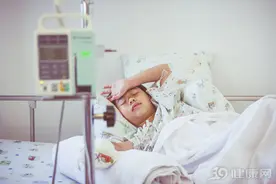 11岁男孩肾癌晚期，父亲痛哭后悔，医生查出原因：一种致癌添加剂图片