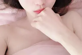 小说：我第一次去妻子娘家，不料电梯里遇到她初恋情人，竟住隔壁图片