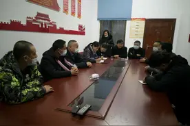 陕西佛坪石墩河镇、公安镇村干部联手及时化解一起堵路阻工事件图片